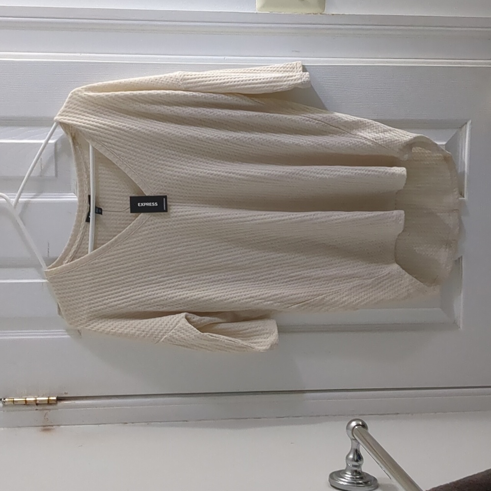 NWT Express V-neck Cream Color Knit Top, Size Small